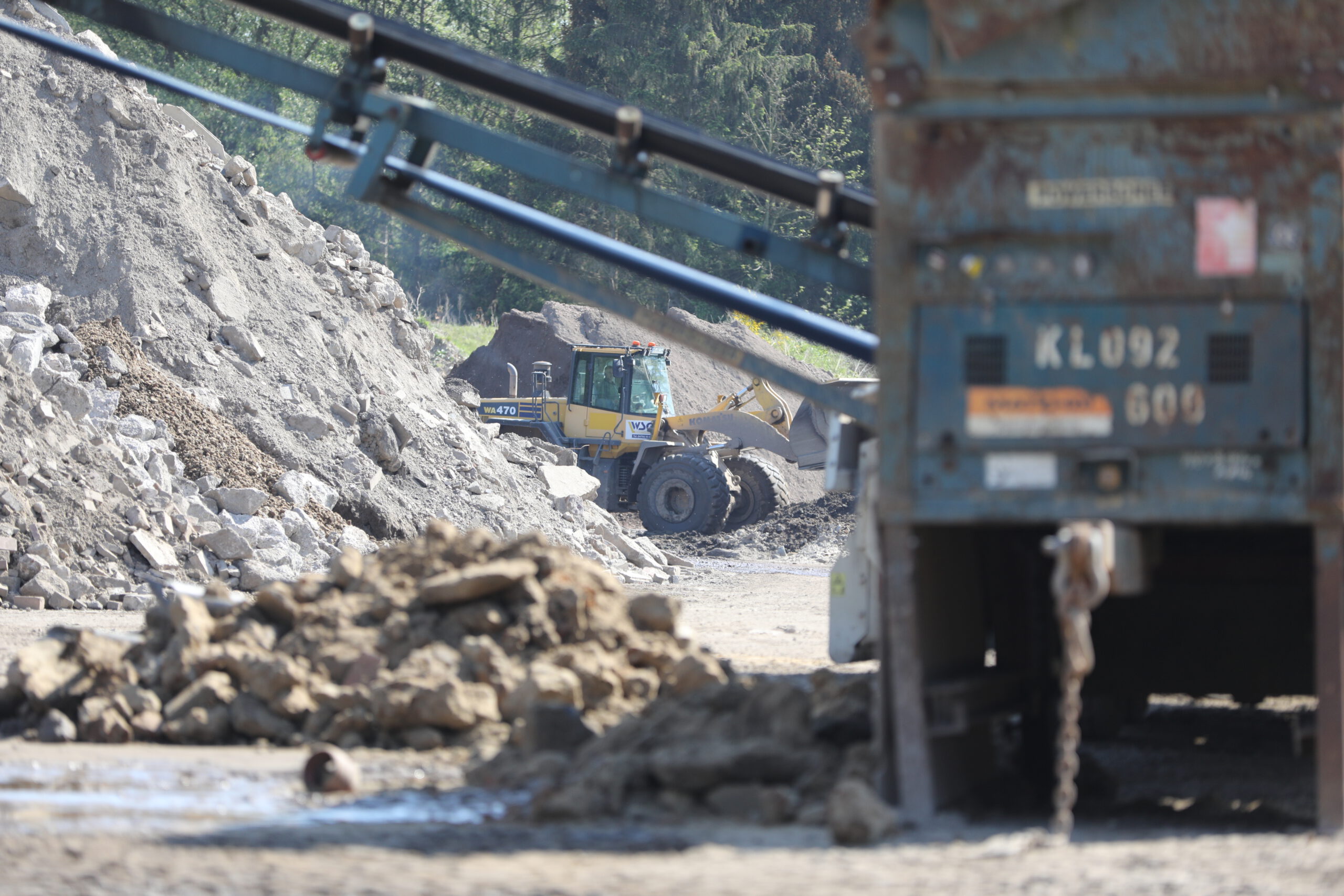 Boden Erdaushub Bauschutt Beton Asphalt und mineralische Baustoffe bei WSG