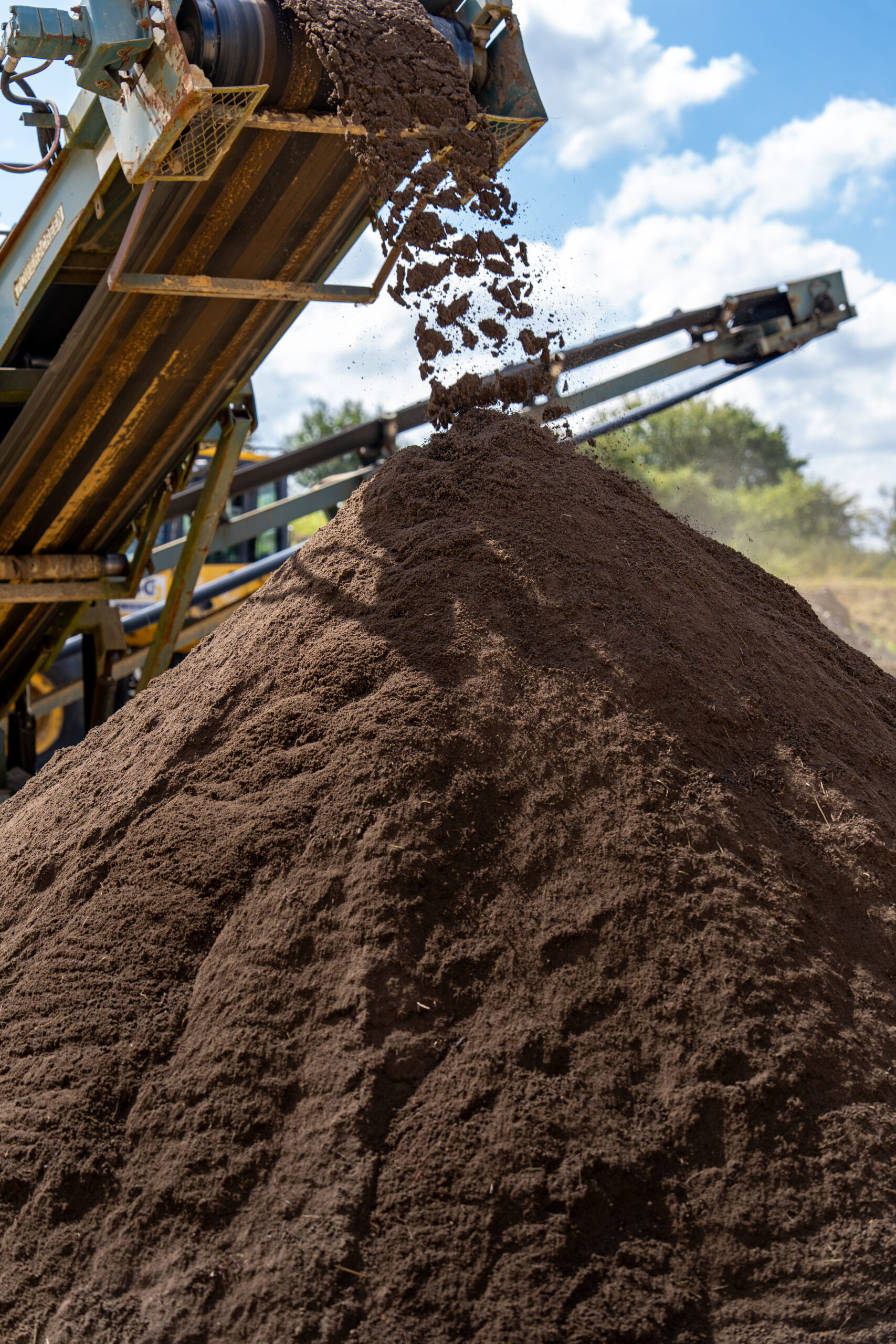 Schüttgüter wie Sand Kies Schotter Mutterboden und Gleisbaustoffe von WSG